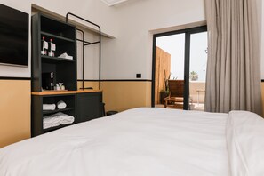 独特双人房或双床房, 露台, 海景 | 埃及棉床单、高档床上用品、迷你吧、办公桌