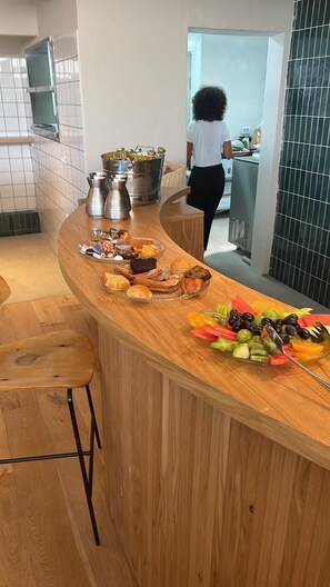 Daily buffet breakfast for a fee - The Seven Seas Tel Aviv (Tel Aviv)