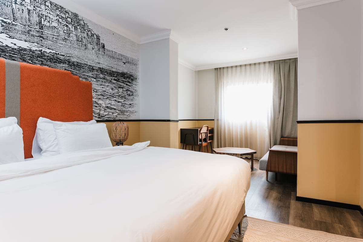 Kamar Keluarga | Seprai katun Mesir, seprai premium, minibar, dan meja kerja