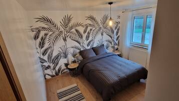 2 bedrooms, desk, iron/ironing board, travel cot