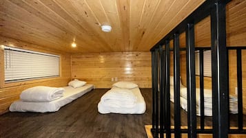 3 多间卧室、办公桌、熨斗/熨衣板、旅行婴儿床