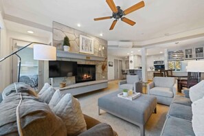 TV, fireplace - The Charter at Beaver Creek D120 (Beaver Creek)