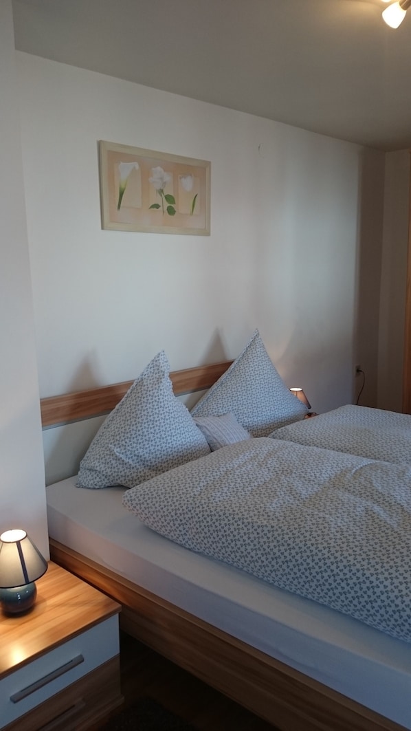 2 bedrooms, WiFi, bed sheets