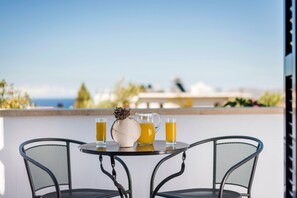 Outdoor dining - Orionas Village - One bedroom Maisonette (Chania)