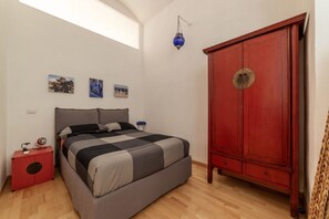 1 chambre, fer et planche à repasser, accès Internet, draps fournis