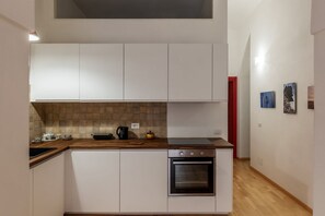 Réfrigérateur, four, plaque de cuisson, lave-vaisselle
