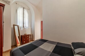 1 bedroom, iron/ironing board, internet, bed sheets