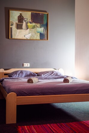 Basic Double Room | Individually decorated, individually furnished, free WiFi, bed sheets - Cinnamon Sally Backpackers Hostel (Riga)