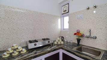 Standard Cottage | Premium bedding, Select Comfort beds, free WiFi, bed sheets