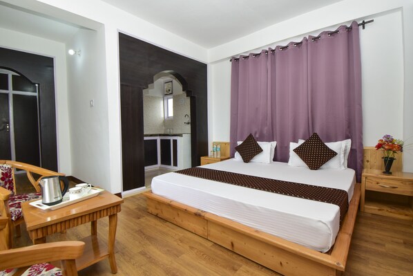 Premium bedding, Select Comfort beds, free WiFi, bed sheets