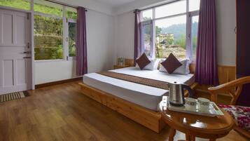 Luxury Cottage | Premium bedding, Select Comfort beds, free WiFi, bed sheets