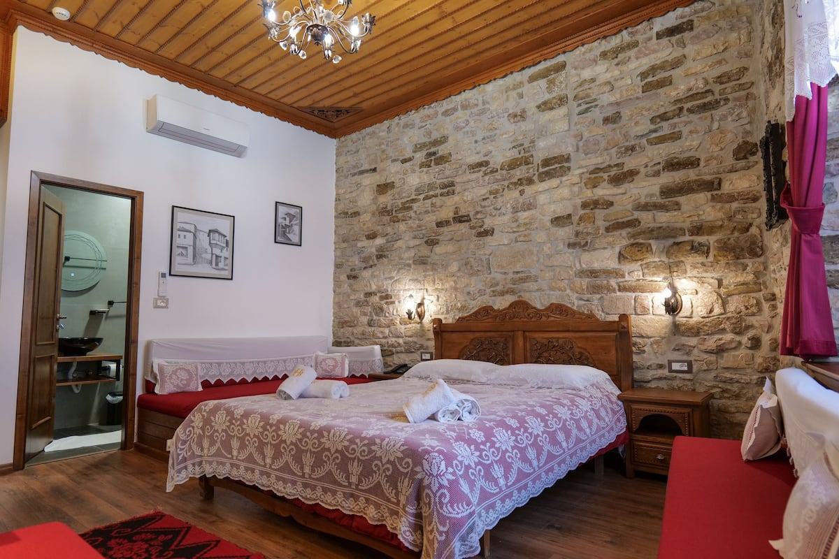 Junior Suite | Desk, soundproofing, iron/ironing board, bed sheets