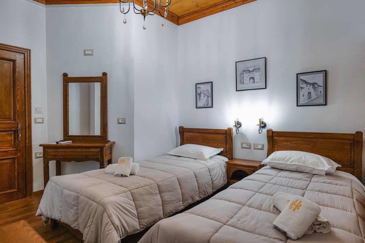 Budget Double or Twin Room | Desk, soundproofing, iron/ironing board, bed sheets