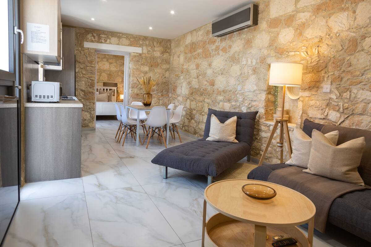 Casa familiar | Área de sala de estar | Smart TV de 43 pulgadas con canales digitales y televisión