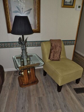 Interior - Island Paradise in Island Kentucky (Island)