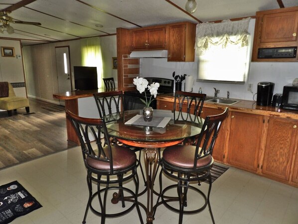 Interior - Island Paradise In Island Kentucky (Island)