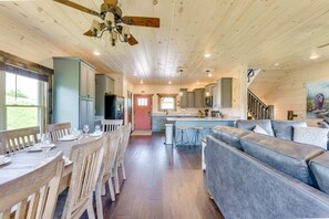 Dining - New Gorgeous 3BD Near Town Hot Tub + Movie Room! (Sevierville)