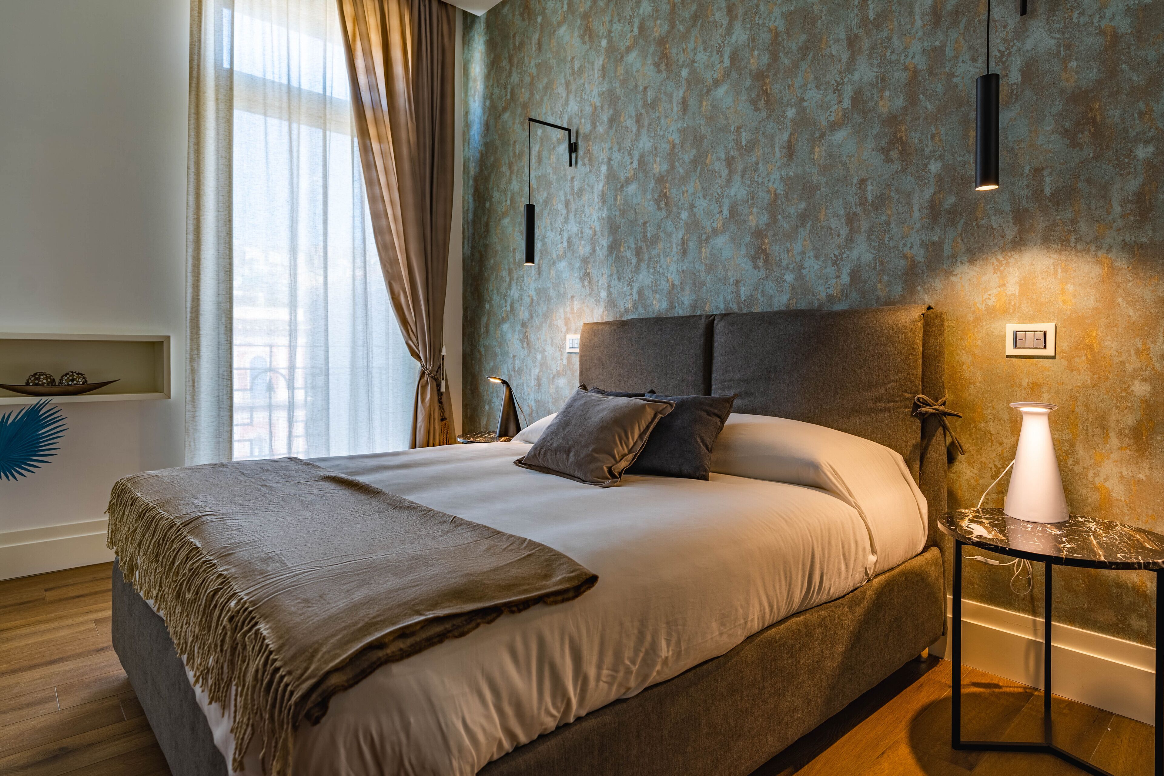 豪華雙人或雙床房 | 義大利 Frette 床單、高級寢具、羽絨被、迷你吧