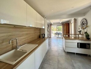 Private kitchen - La Villa du Soleil (Nîmes)