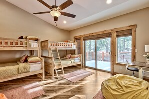 4 bedrooms, iron/ironing board, WiFi, bed sheets