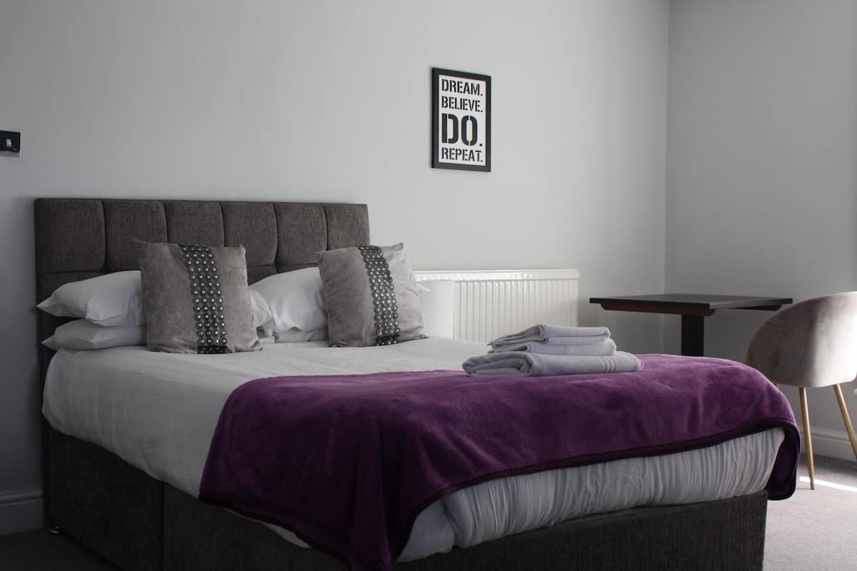 1 quarto, roupas de cama premium, individualmente decorados