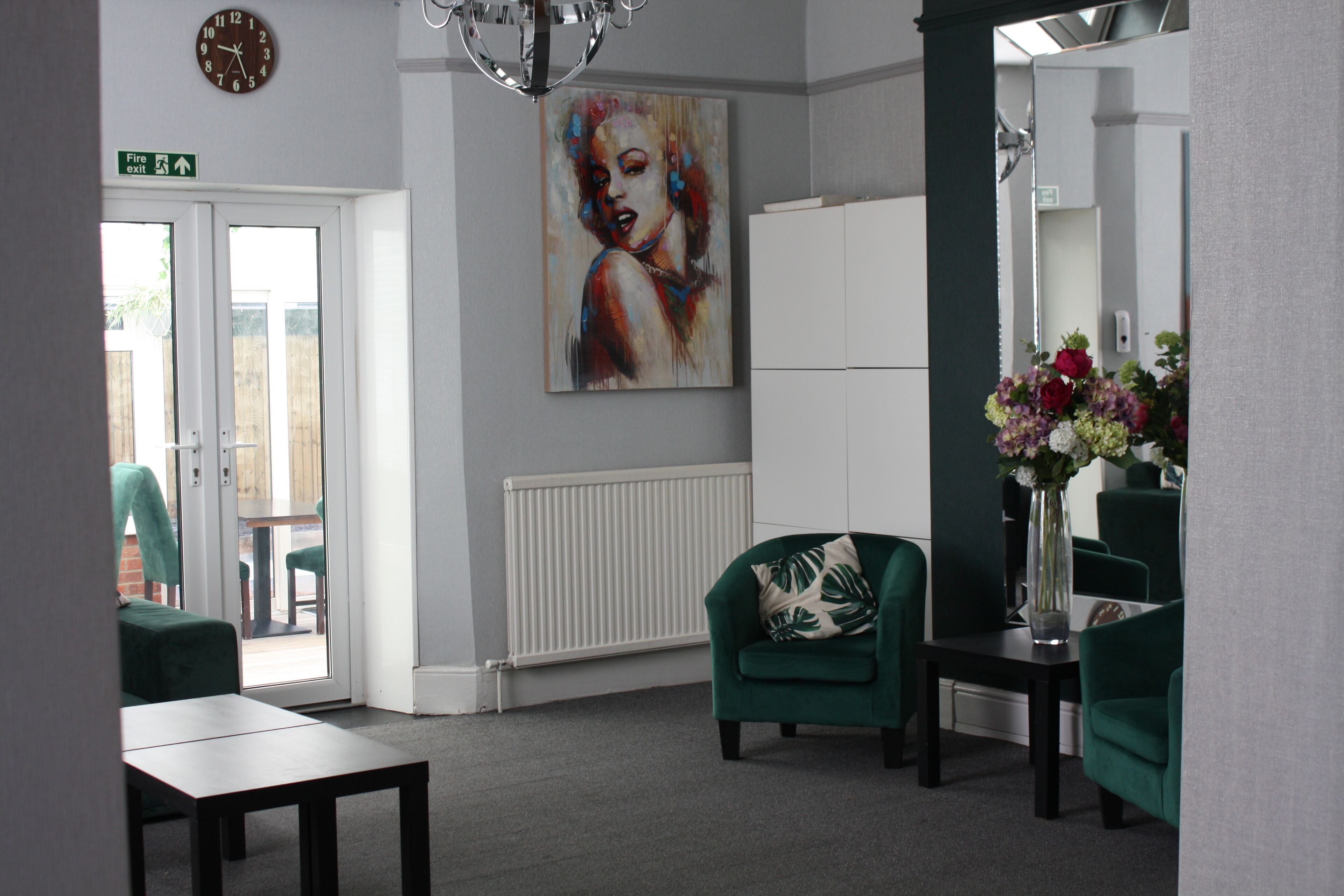 디지털 채널 시청이 가능한 42인치 LED TV