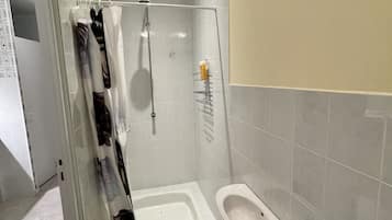 Bruser, håndklæder, Sæbe, Toiletpapir