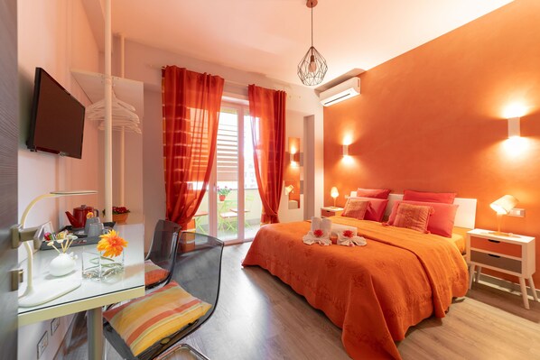 Matelas mémoire de forme, bureau, Wi-Fi gratuit, draps fournis