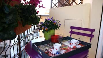 Comfort Triple Room | Terrace/patio