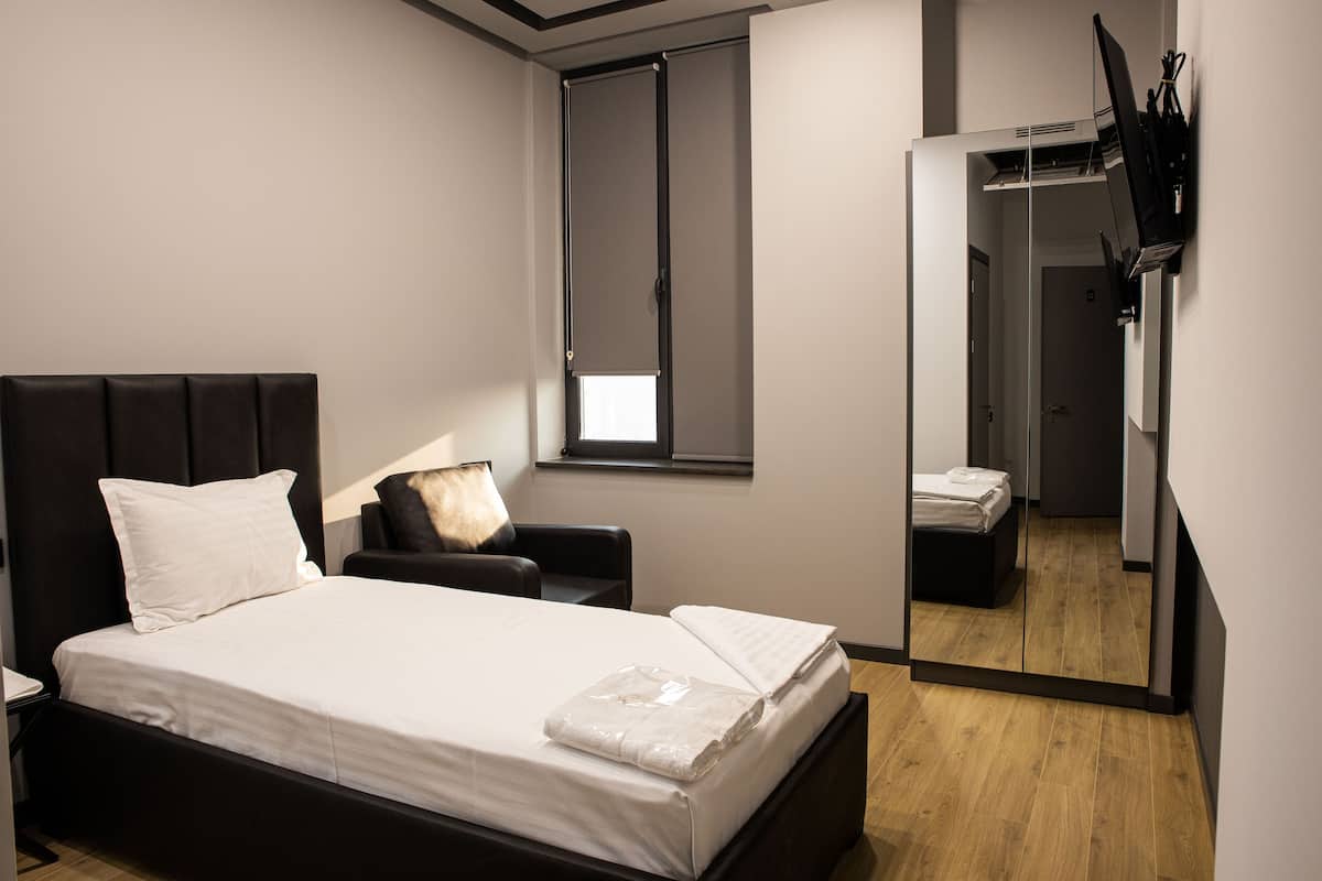 Basic Single Room | Minibar, free WiFi