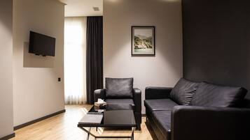 Smart TV 74-cm có truyền hình vệ tinh, TV