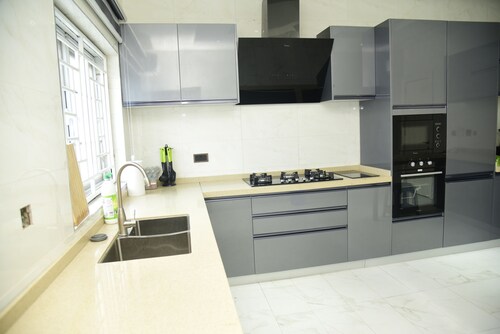 Exquisite extremely clean and cozy home 25 minutes from the airport