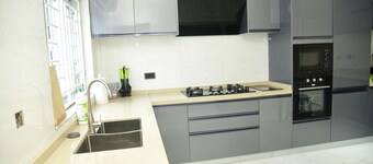 Exquisite extremely clean and cozy home 25 minutes from the airport