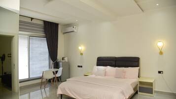 4 bedrooms, in-room safe, iron/ironing board, free WiFi