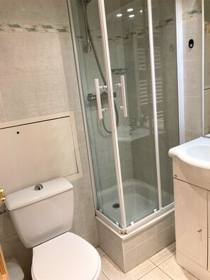 Shower, towels