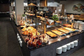 Frokostbuffé hver dag (EUR 18 per person)