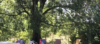 Authentic charm, ideal for cousins, but adaptable, in a quiet hamlet