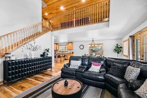 Smart TV, chimenea y videojuegos 