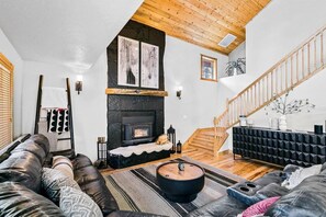 Smart TV, chimenea y videojuegos 