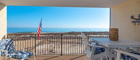 屋外ダイニングエリア