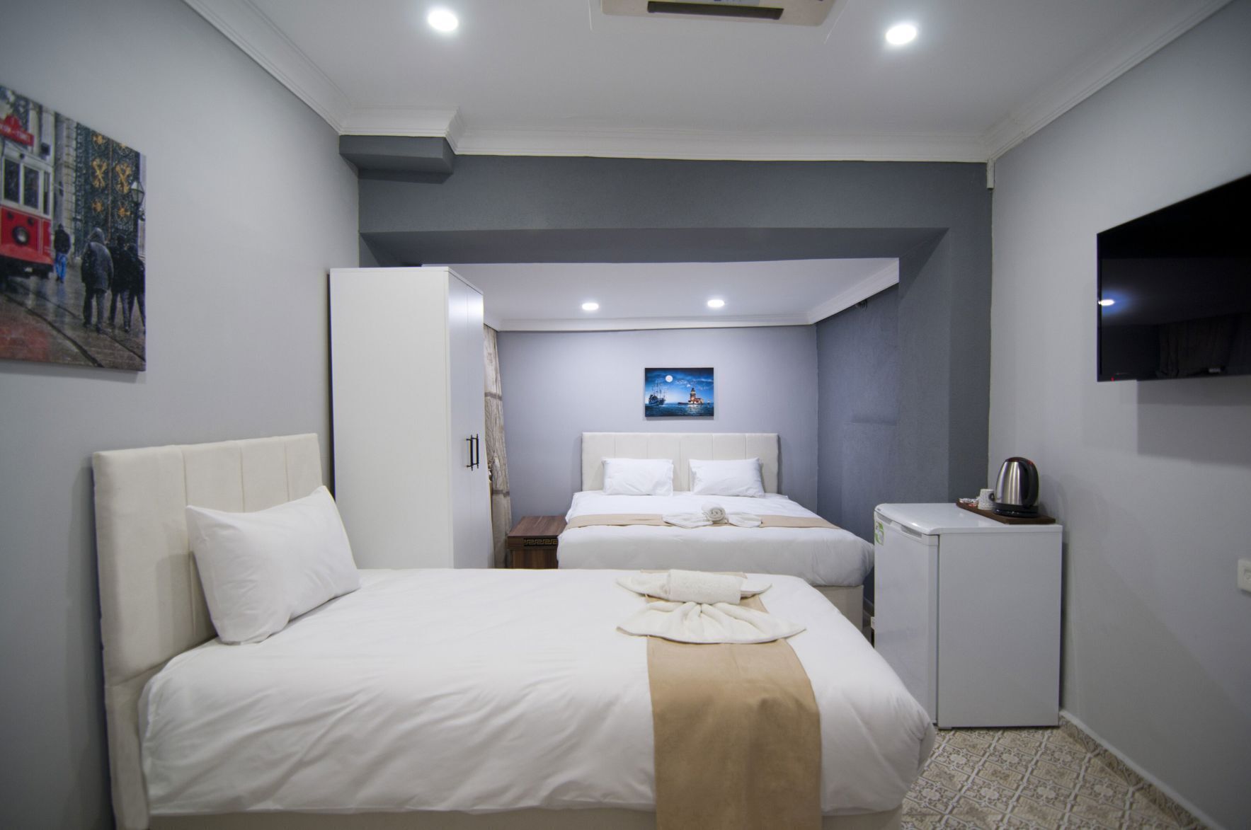 Minibar, tabla de planchar con plancha, wifi gratis y ropa de cama