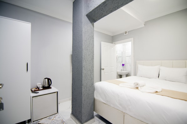 Minibar, iron/ironing board, free WiFi, bed sheets