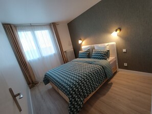 2 chambres, fer et planche à repasser, Wi-Fi gratuit, draps fournis