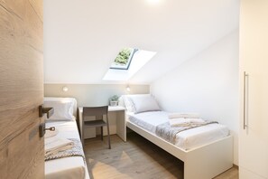 3 bedrooms, free WiFi, bed sheets - Capraria APT. in old city center with privat P, App. 111 (Koper)