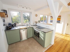 Kühlschrank, Ofen, Herdplatte, Geschirrspüler