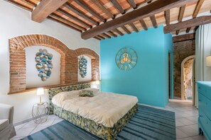 2 bedrooms, WiFi, bed sheets - Piazza Grande Boutique Apartment (Arezzo)