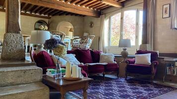 Smart TV, fireplace, printers
