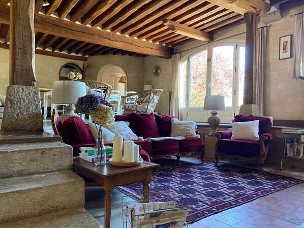 Smart TV, fireplace, printers