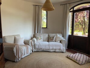 Smart TV, fireplace, printers