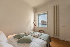 1 bedroom, iron/ironing board, WiFi, bed sheets - Loft with beach in Posillipo (Napoli)